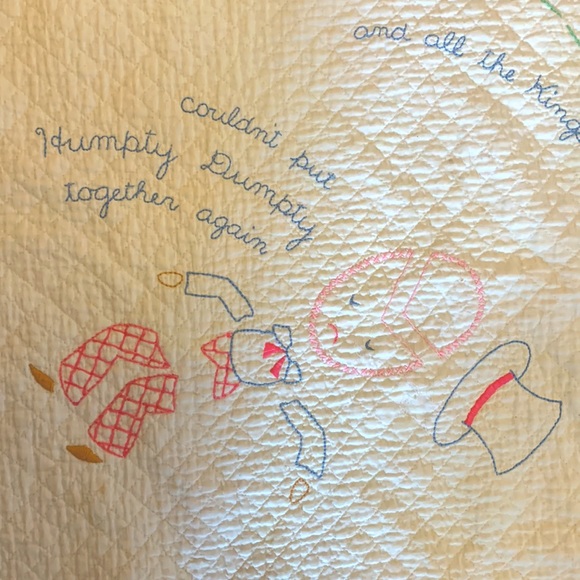 Vintage ‘50’s hand embroidered Humpty Dumpty baby quilt. - Picture 3 of 13